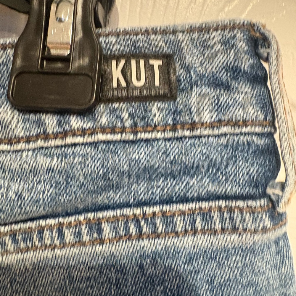 Kut from the Kloth Light Blue Denim - Picture 4 of 4